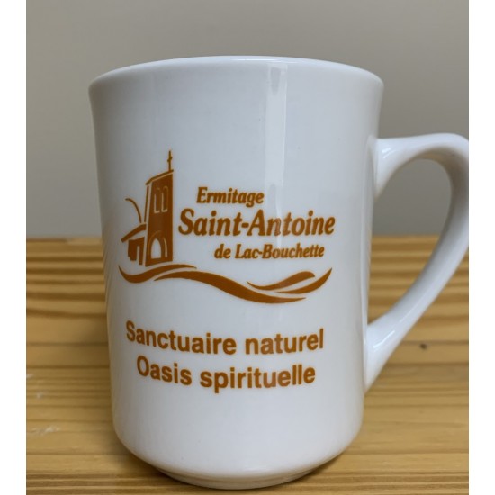 Ensemble de 4 tasses blanches avec logo de l'Ermitage Ensemble de 4 tasses blanches avec logo de l'Ermitage